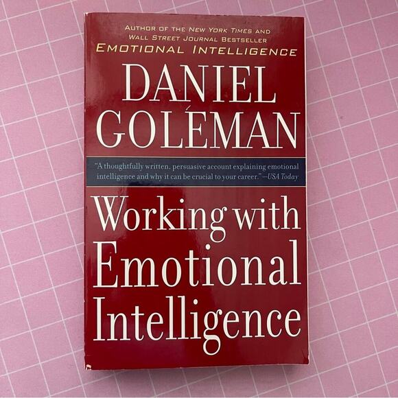 Working With Emotional Intelligence by Daniel Goleman Paperback Book - Picture 1 of 4